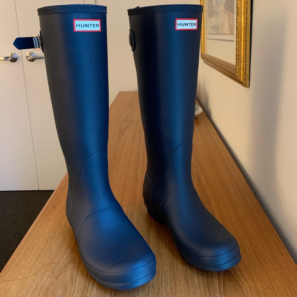 Like new Navy Hunter Boots